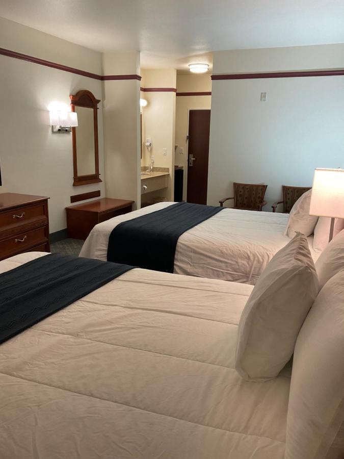 Budget Host Inn And Suites Cameron Екстериор снимка