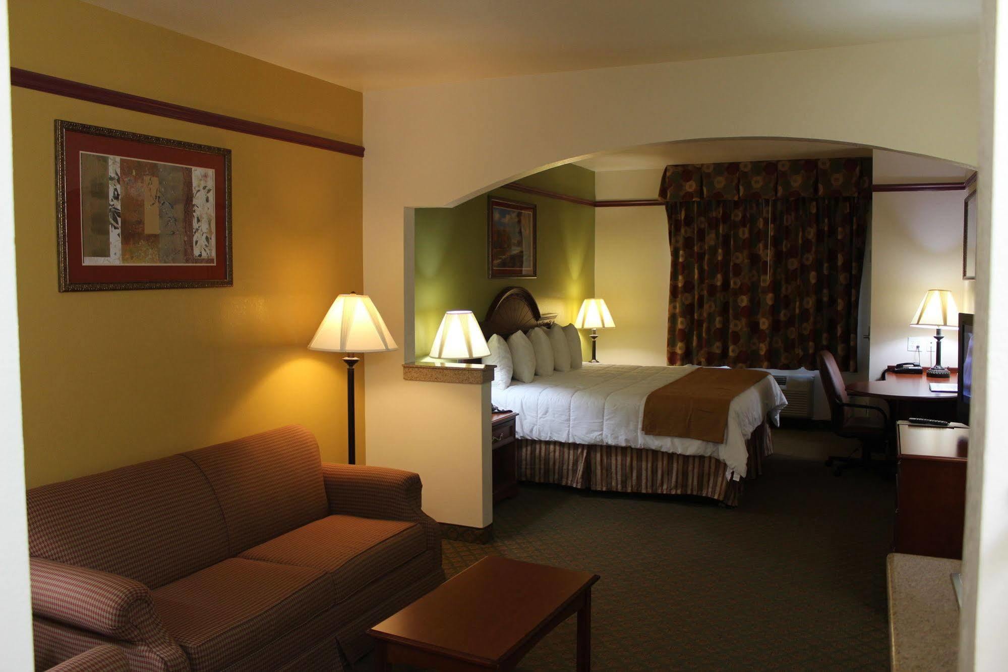 Budget Host Inn And Suites Cameron Екстериор снимка