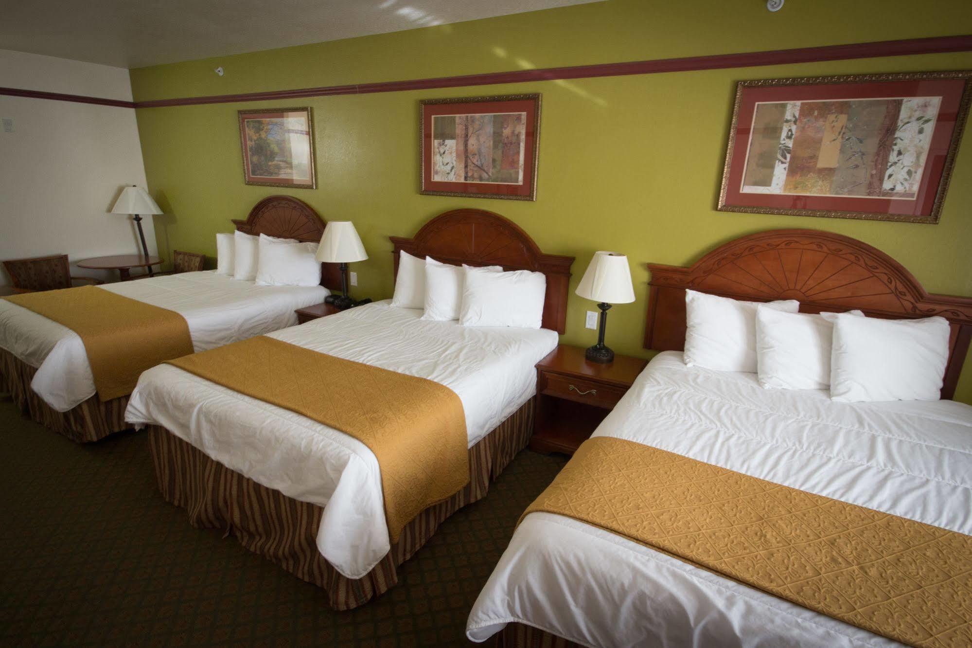 Budget Host Inn And Suites Cameron Екстериор снимка