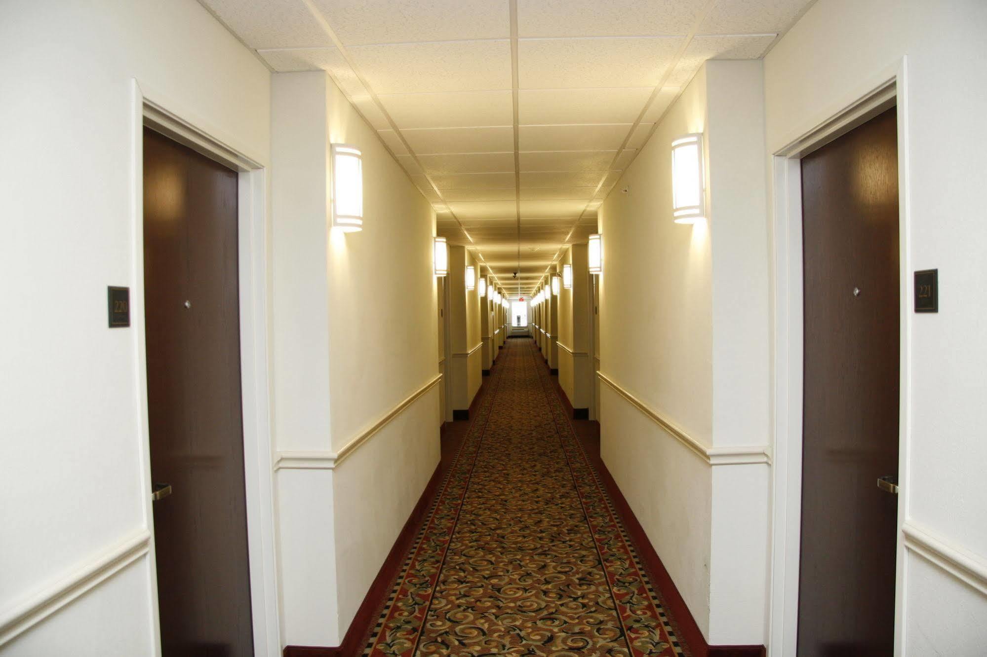 Budget Host Inn And Suites Cameron Екстериор снимка